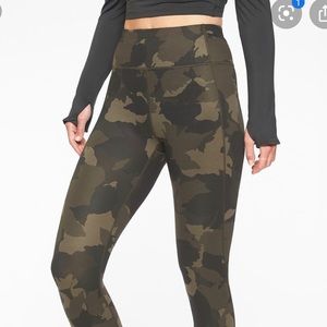 Athleta women’s run free 7/8 legging